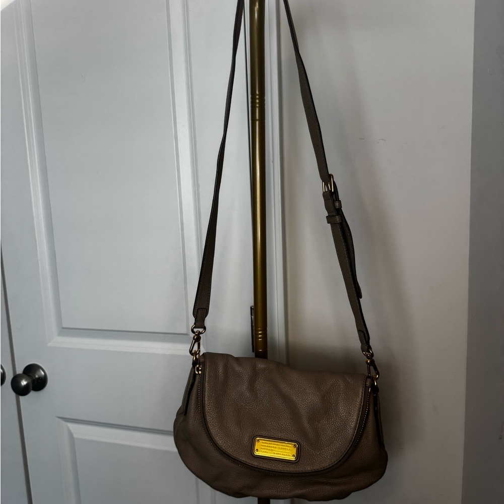 Marc by Marc Jacobs Beige Pebbled Leather Crossbody with Gold Hardware - Picture 3 of 7